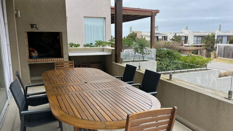 Departamento en alquiler  con parrilla a pasos de Playa Montoya